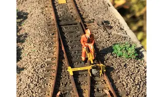 Tirefonneuse STUMEC avec Lorry